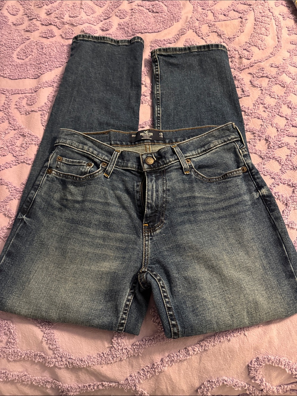 Hollister Men’s Slim Straight Jeans in Faded Blue Wash